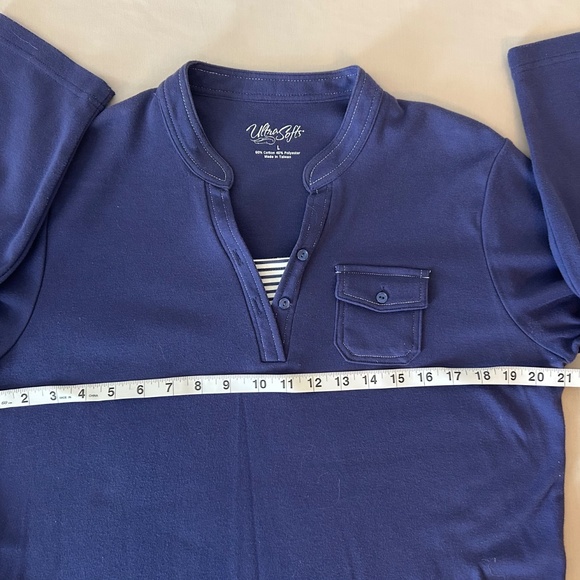 Women’s Ultra Soft Brand Navy Blue 3/4 Length Sleeves w/ Buttons | Size Large - Picture 5 of 10